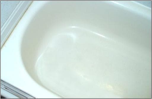 Bathtub after Diamond Magic cleaning